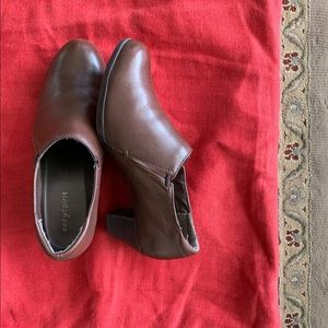 Easy spirit slip on shoes 6 1/2.